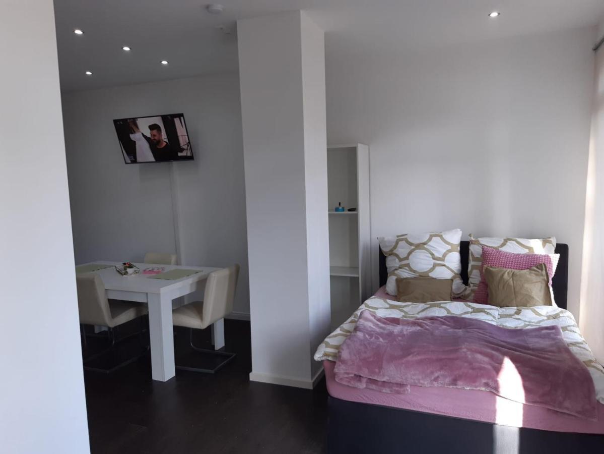 Luxuriöse Wohnung mit eigenem Garten Augsburg Exterior foto