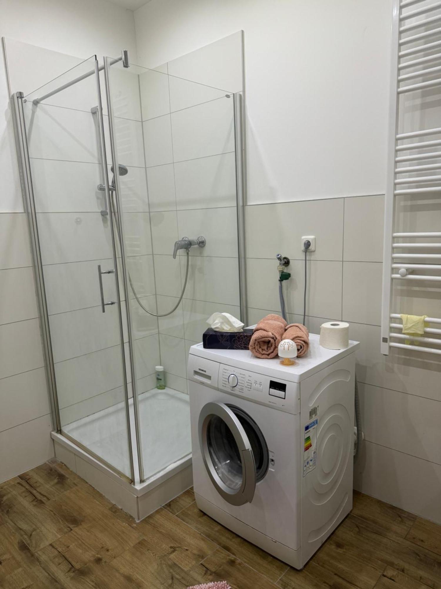 Luxuriöse Wohnung mit eigenem Garten Augsburg Exterior foto