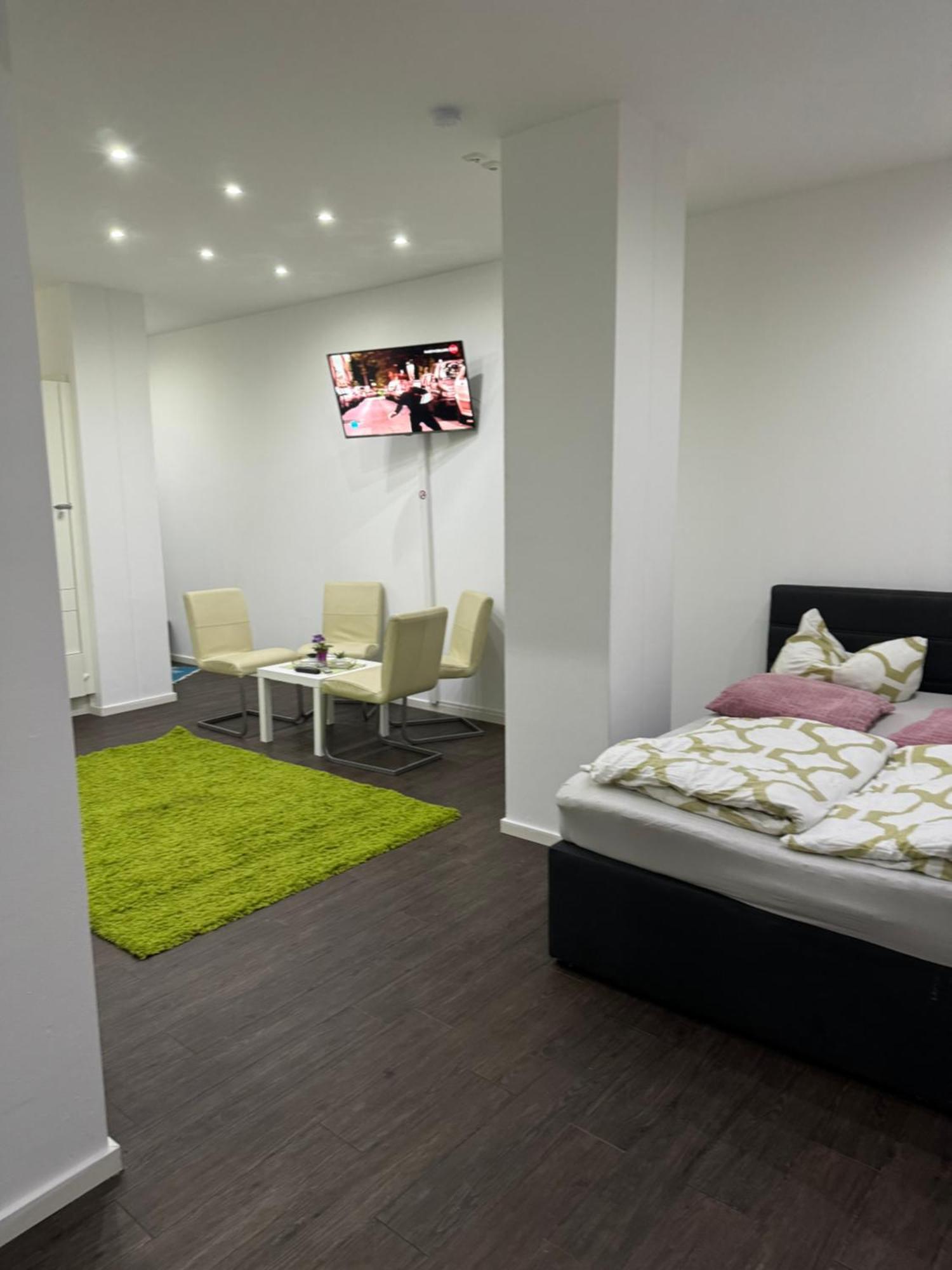 Luxuriöse Wohnung mit eigenem Garten Augsburg Exterior foto