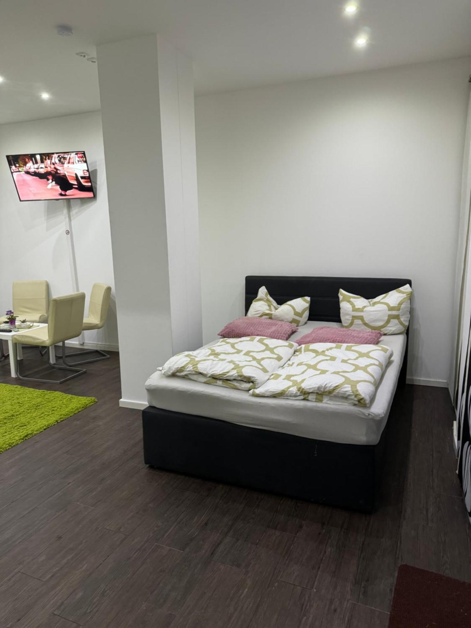 Luxuriöse Wohnung mit eigenem Garten Augsburg Exterior foto